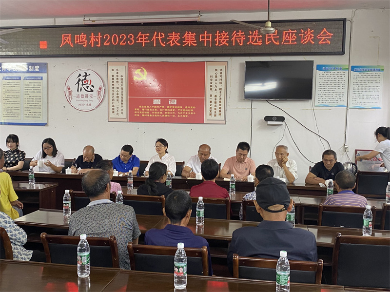 看望了困难群众 (1)